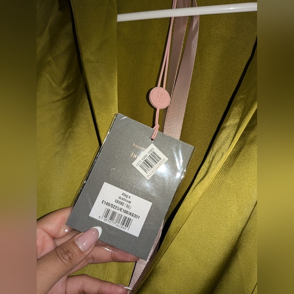 15. NWT HOUSE OF CB ALLEGRA CHARTREUSE PLEATED SHIRT DRESS - Picture 13 of 14